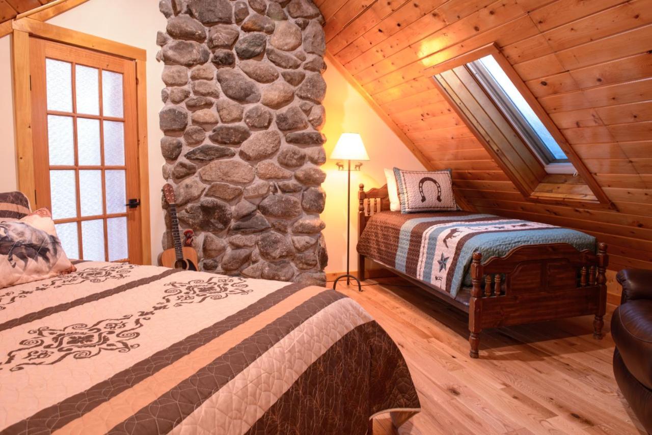 The Inn At Oxbow Acres Milan Экстерьер фото