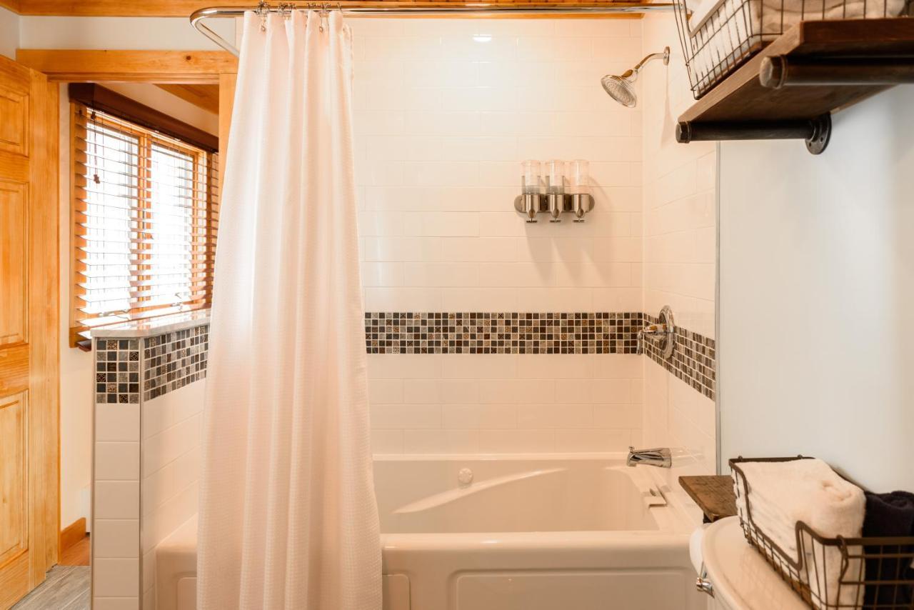 The Inn At Oxbow Acres Milan Экстерьер фото