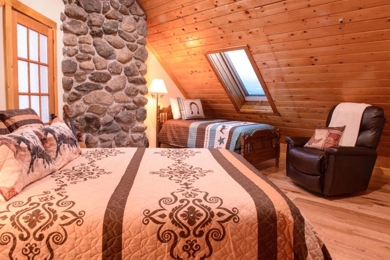 The Inn At Oxbow Acres Milan Экстерьер фото